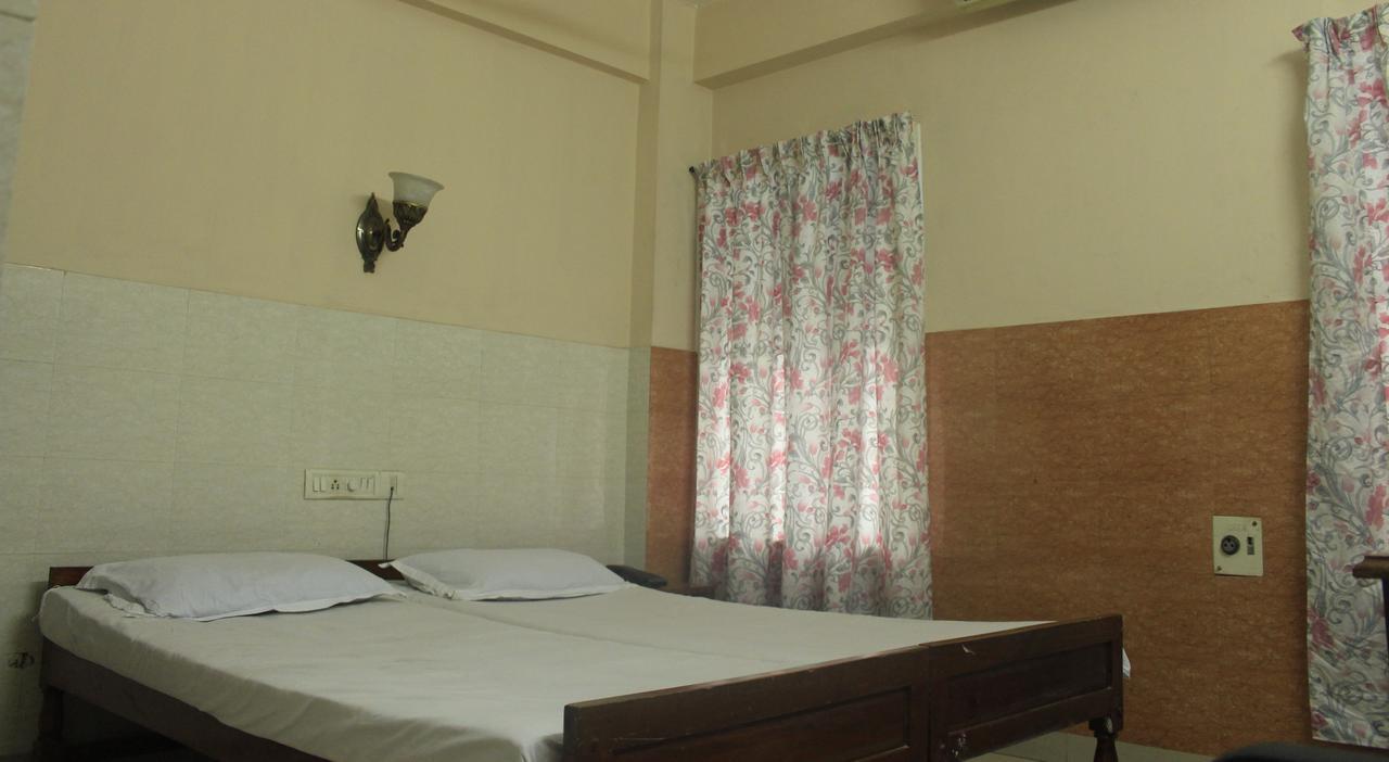 Hotel Sukhvas Thiruvananthapuram Extérieur photo