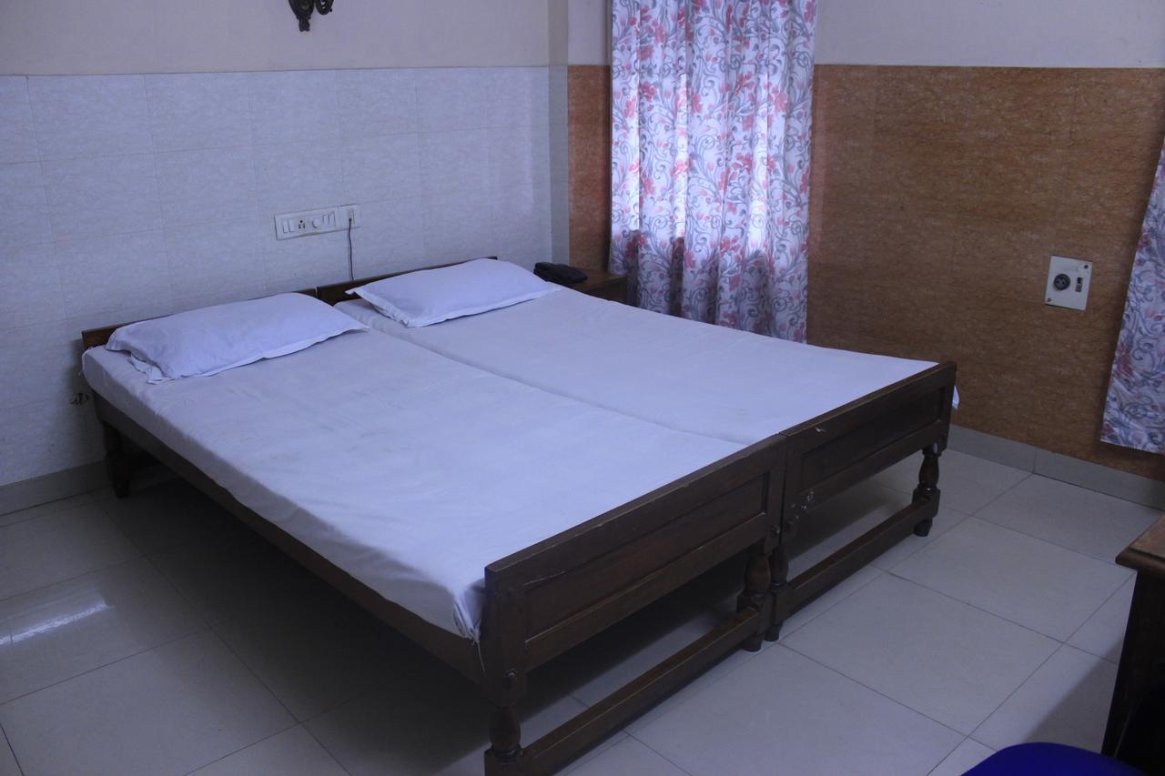 Hotel Sukhvas Thiruvananthapuram Extérieur photo